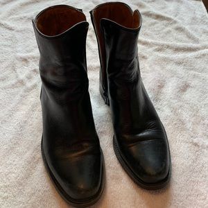 Vibrant ladies black boots.